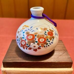 Vintage✨Palm-Sized Bell, Ceramic Vase Shaped Design